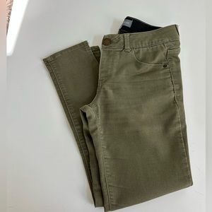 Wit & Wisdom Army Green Ankle Jeans Size 4.